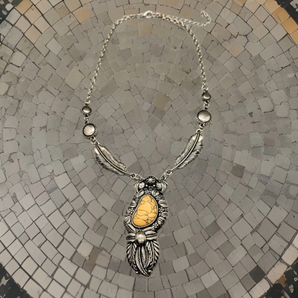 Artisan Howlite Stone Boho Feather Native American Silver Necklace - Picture 11 of 13